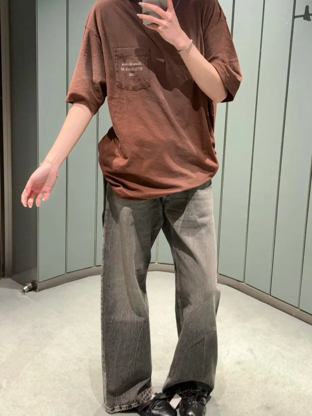 「 」